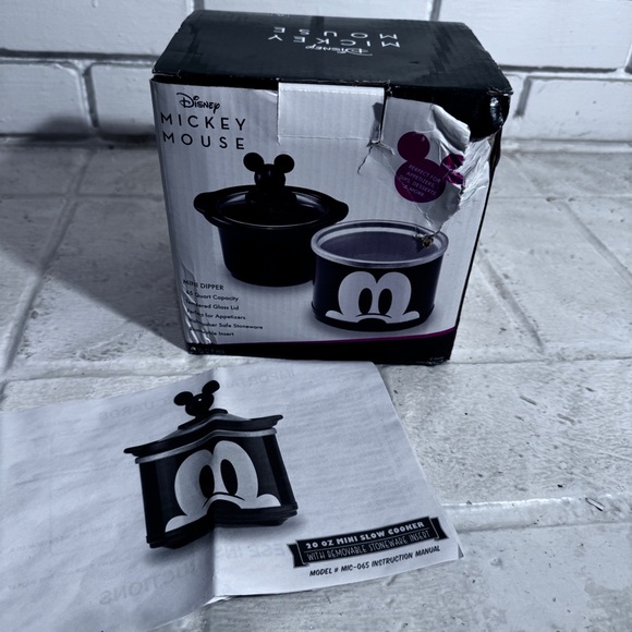 Disney’s Mickey Mouse Mini slow cooker, 20 ounces, new in box - Picture 3 of 13